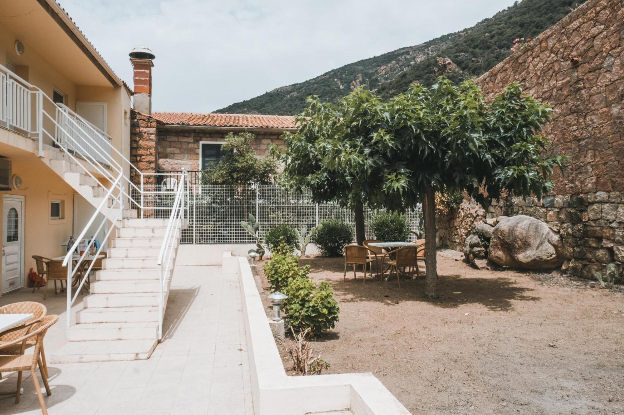 Hotel & Residence Le Subrini Porto  Exterior photo